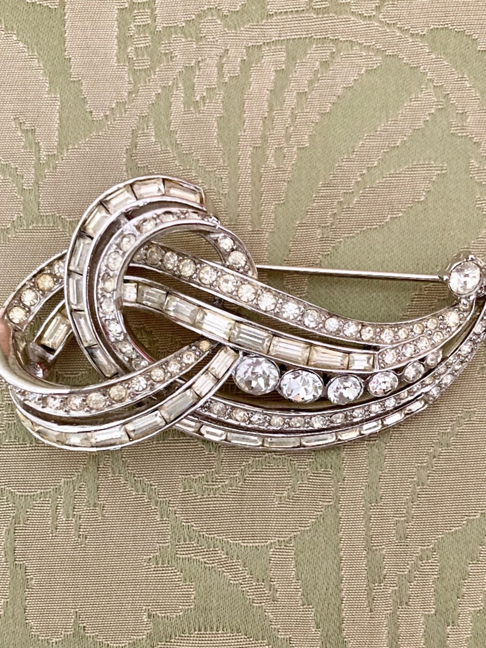 Vintage brooche signed Boucher, #6030, 2 paisley shapes, clear rhinestones.
